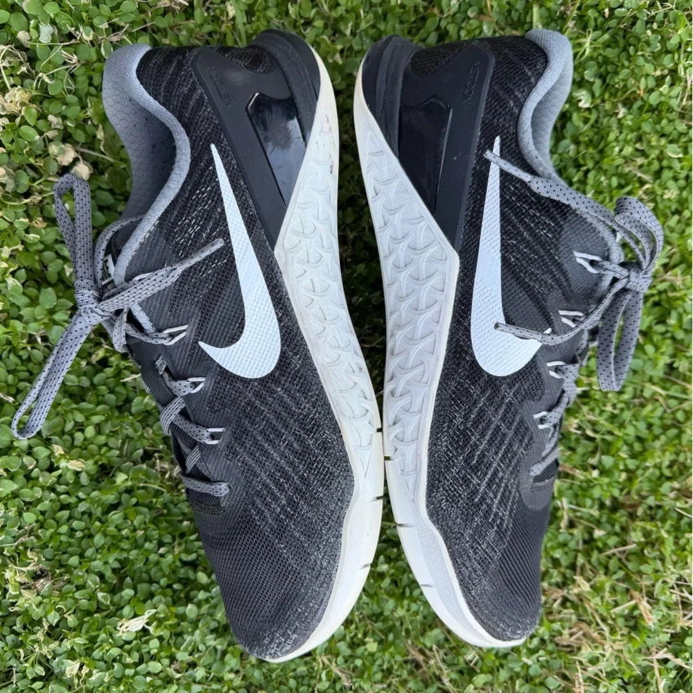 Nike Metcon 3 Training Sneaker Shoes in Black &‎ White Athletic Shoes Sz-9.5. V